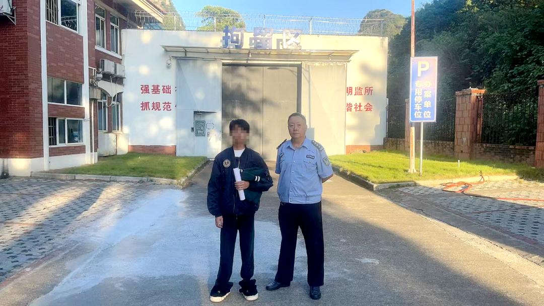 機動犯罪駕駛事故構(gòu)成逃逸車輛_機動車駕駛員逃逸構(gòu)成犯罪_機動車駕駛?cè)嗽斐墒鹿屎筇右輼?gòu)成犯罪的