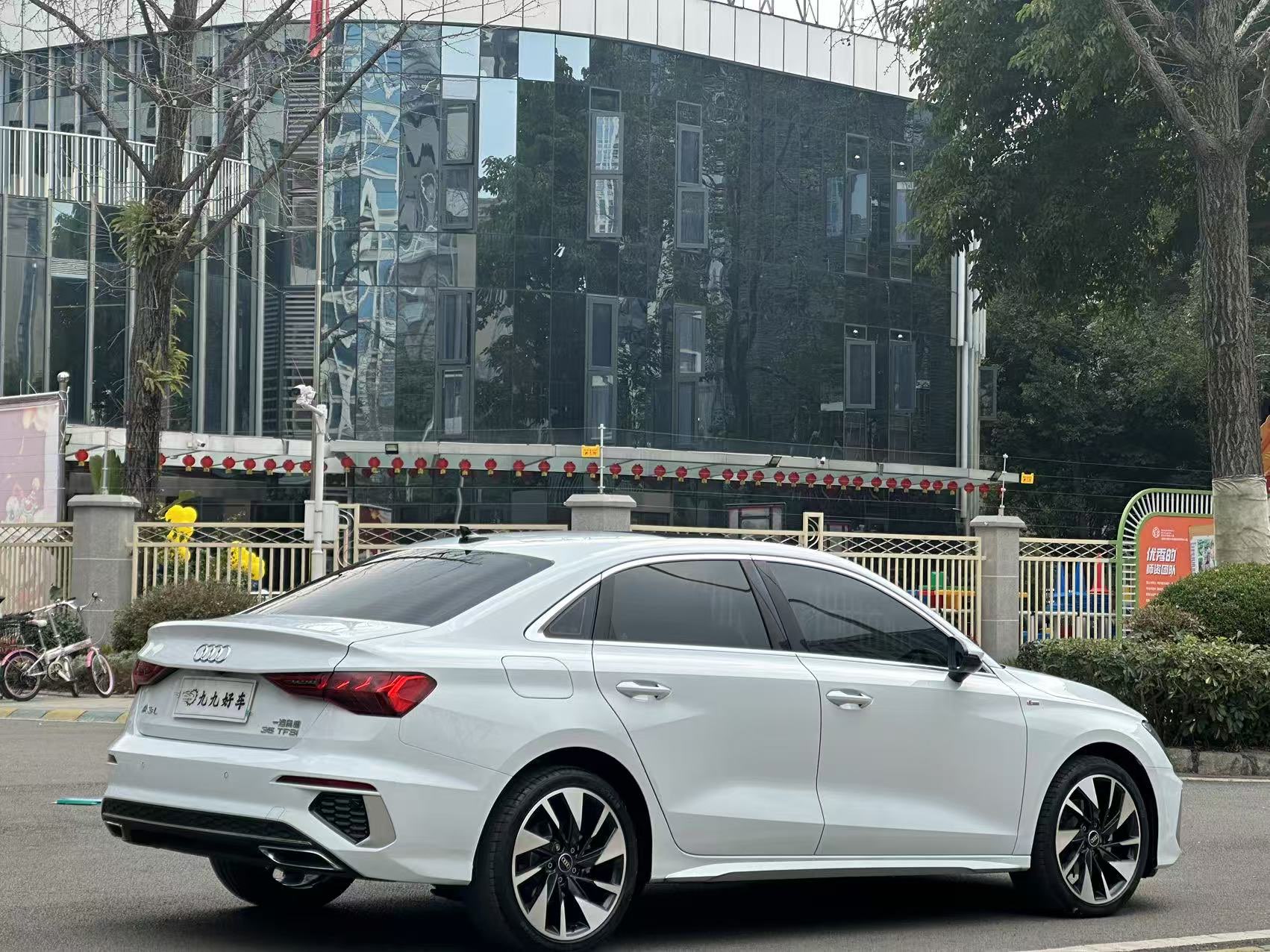 18年的奧迪a3二手車多少錢_二手奧迪A3兩廂報價_奧迪A3 2022款 Sportback 35 TFSI 時尚運動型